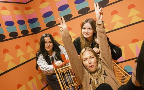 Interview - Iconic Selfie Studio