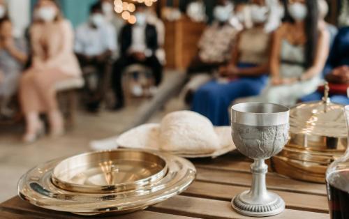 Baptêmes et Communions : Célébrer les Étapes Importantes de la Vie