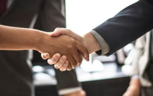 L'agence tell me! accueille Benoit Lanciot en tant que directeur associé.