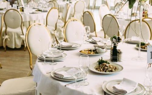 L’événement clé en main : comment organiser une célébration sans stress grâce aux nouvelles offres tout-en-un