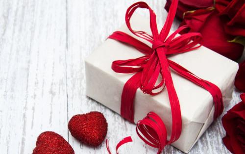 Les meilleures idées de cadeaux pour la Saint-Valentin 2025 : pour Lui et pour Elle