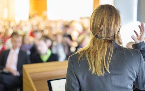 Journée internationale des droits des femmes : Organiser des conférences inspirantes