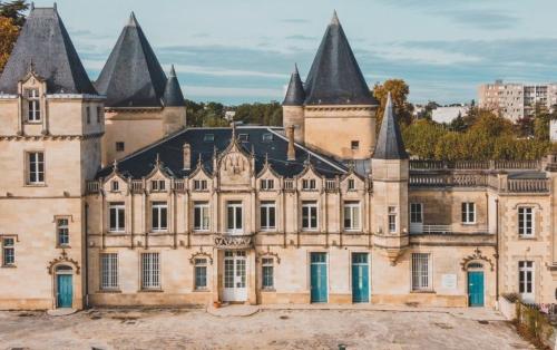 Musée, théâtre, péniche, cabaret : 10 lieux insolites pour célébrer un événement privé