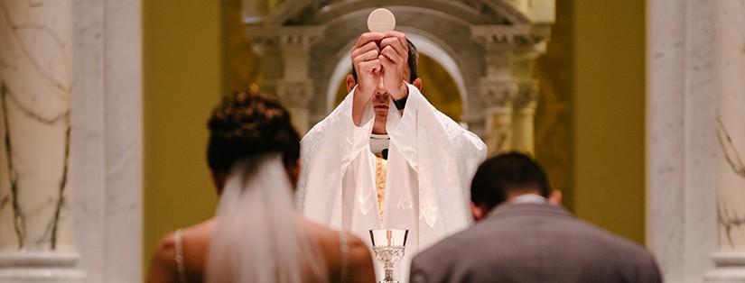 Mariage religieux - peut-on choisir son curé et comment le trouver ?