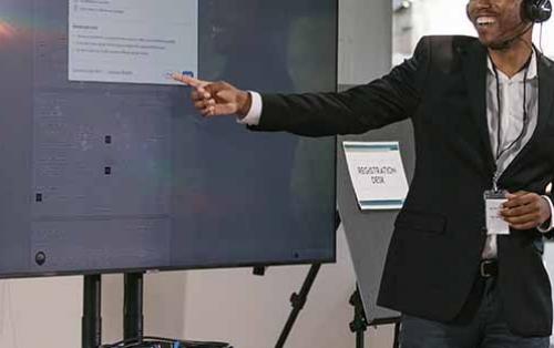 Le succès des écrans tactiles interactifs