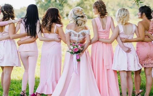 10 idées de dress-code pour vos demoiselles d'honneur