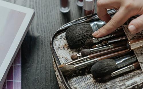 Que doit contenir votre trousse de beauté jour J ?