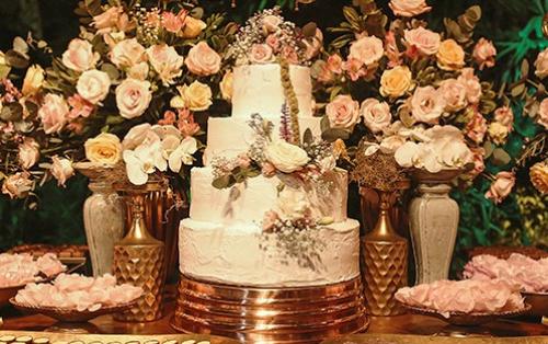 Gâteau de mariage : pièces montées ou mini-gâteaux ?