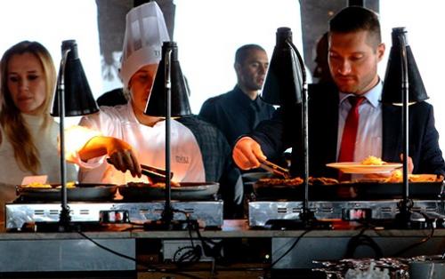 Cocktail d’entreprise et buffet d’entreprise : quelles différences ?