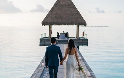 Mariage sur l'Eau : Une Célébration Romantique au Fil des Flots