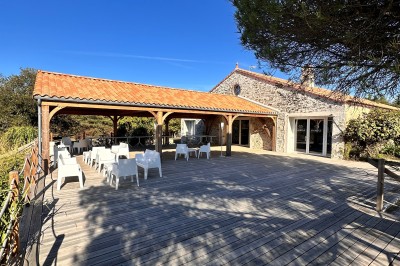 Damona Lodges - Terrasse et pergola