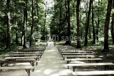 Miniature Location salle Alix (Rhône) - Domaine du Clos des Liesses #18 Chambre avec lit double, parquet clair, échelle en bois menant à une mezzanine, fenêtre avec rideaux et miroir debout.