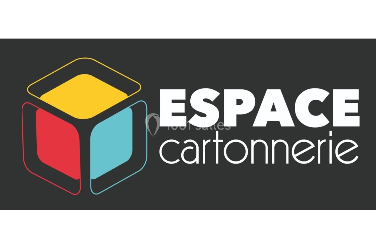Logo de l'Espace Cartonnerie avec un cube coloré en rouge, jaune et bleu sur fond noir.
