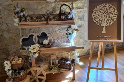 Miniature Location salle Saint-Didier-sur-Beaujeu (Rhône) - Domaine de la Croix Rochefort #29 Intérieur d'un entrepôt vide avec des places de stationnement réservées aux personnes handicapées au premier plan.
