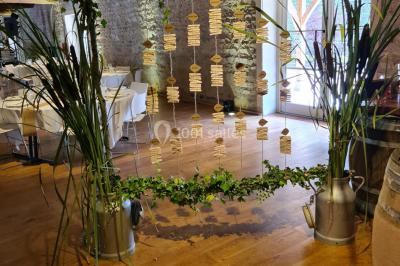 Miniature Location salle Saint-Didier-sur-Beaujeu (Rhône) - Domaine de la Croix Rochefort #43 Intérieur d'un entrepôt vide avec des places de stationnement réservées aux personnes handicapées au premier plan.