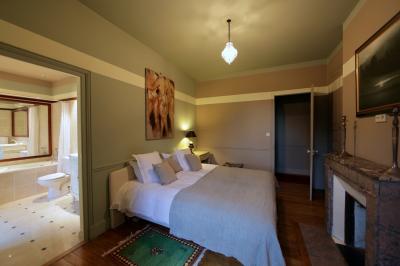 Chapiteau au bord de la riviére