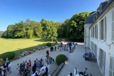 Chapiteau au bord de la riviére