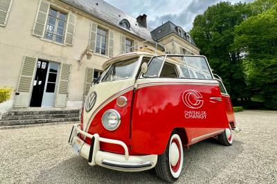 Chapiteau au bord de la riviére