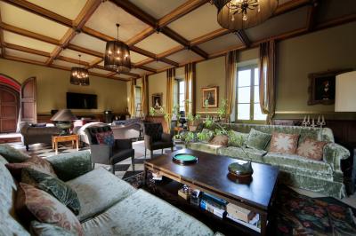 Chapiteau au bord de la riviére