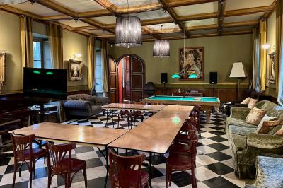 Chapiteau au bord de la riviére