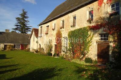 Plan d'une salle rectangulaire avec disposition de tables rondes et indications des dimensions en mètres.