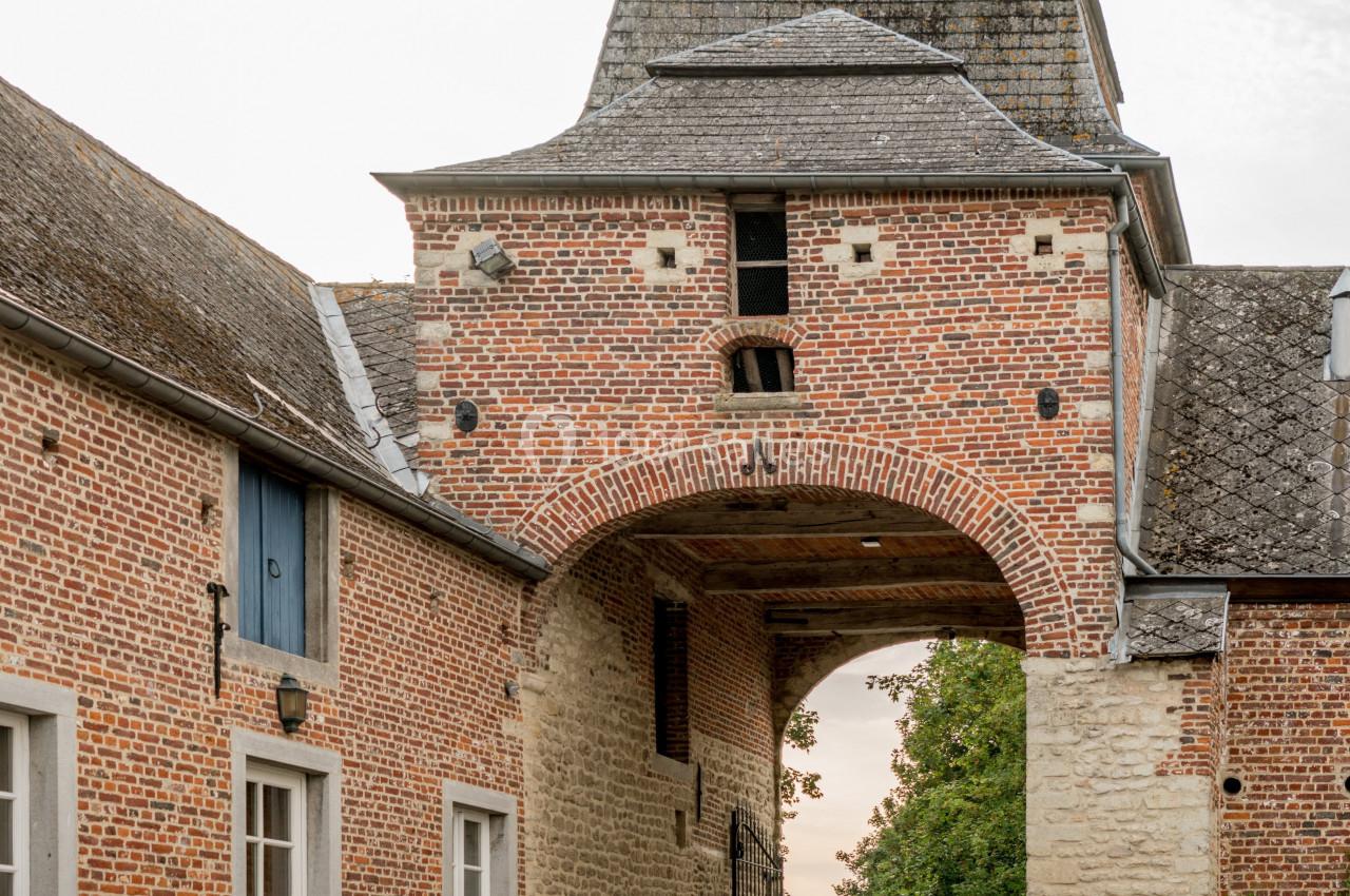Le porche d'entrée (vue de la cour)