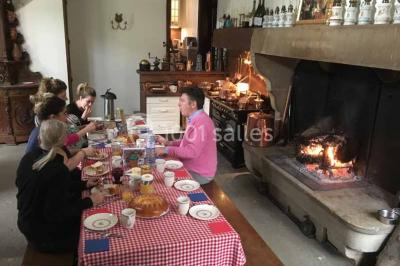 Plan du Château d'Anjou montrant la disposition des salles, incluant théâtre, salons et salle de bal.