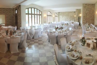 Plan du Château d'Anjou montrant la disposition des salles, incluant théâtre, salons et salle de bal.