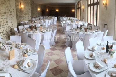 Plan du Château d'Anjou montrant la disposition des salles, incluant théâtre, salons et salle de bal.