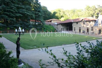 Plan du Château d'Anjou montrant la disposition des salles, incluant théâtre, salons et salle de bal.