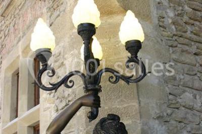 Plan du Château d'Anjou montrant la disposition des salles, incluant théâtre, salons et salle de bal.