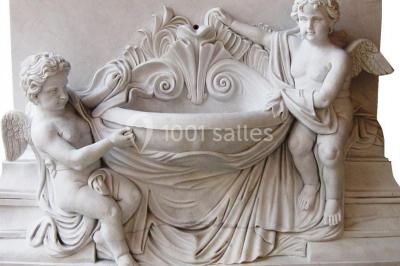 Plan du Château d'Anjou montrant la disposition des salles, incluant théâtre, salons et salle de bal.