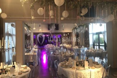 Miniature Location salle Cordelle (Loire) - Domaine des Grands Cèdres #22 Vue depuis un balcon avec une rambarde en fer forgé sur un parc verdoyant, des arbres et des collines à l'horizon.