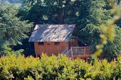 Miniature Location salle Cordelle (Loire) - Domaine des Grands Cèdres #36 Vue depuis un balcon avec une rambarde en fer forgé sur un parc verdoyant, des arbres et des collines à l'horizon.