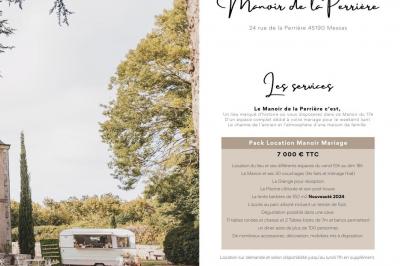 Façade d'une maison ancienne en pierre avec des fenêtres à petits carreaux, entourée de végétation.