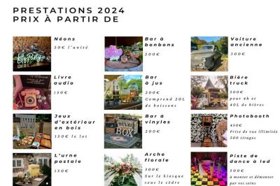 Façade d'une maison ancienne en pierre avec des fenêtres à petits carreaux, entourée de végétation.