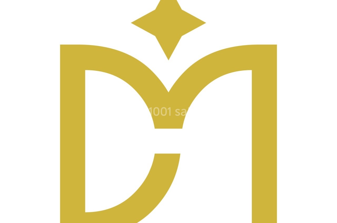 Logo doré stylisé avec une étoile au-dessus d'un monogramme combinant les lettres D et M.