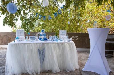 Miniature Location salle Sète (Hérault) - Le Jardin #18 Un vélo vintage avec un panier de fleurs, entouré de pots et arrosoirs fleuris sur un sol en gravier.