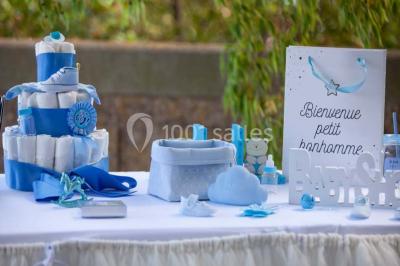 Miniature Location salle Sète (Hérault) - Le Jardin #17 Un vélo vintage avec un panier de fleurs, entouré de pots et arrosoirs fleuris sur un sol en gravier.