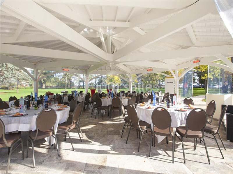 Gloriette Repas Assis