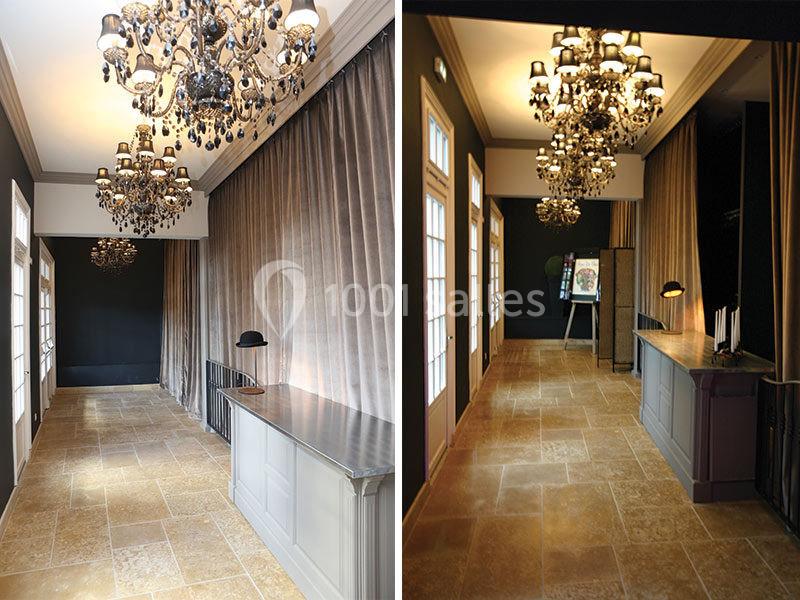 Deux vues d'un couloir élégant avec lustres, rideaux épais, sol en pierre et un comptoir en bois clair.