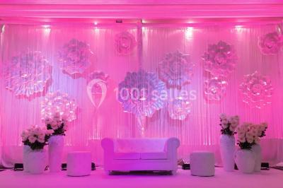 Logo en noir et blanc avec le mot ’Elysée’ en écriture cursive, accompagné de cinq étoiles au-dessus.