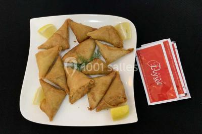 Logo en noir et blanc avec le mot ’Elysée’ en écriture cursive, accompagné de cinq étoiles au-dessus.