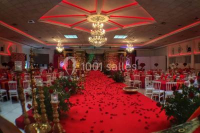 Logo en noir et blanc avec le mot ’Elysée’ en écriture cursive, accompagné de cinq étoiles au-dessus.