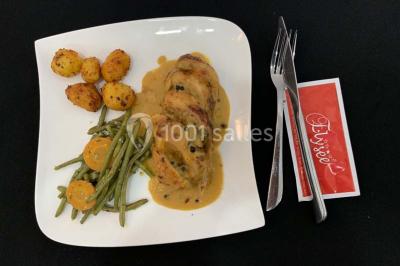 Logo en noir et blanc avec le mot ’Elysée’ en écriture cursive, accompagné de cinq étoiles au-dessus.