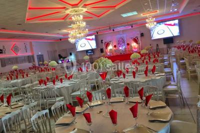 Logo en noir et blanc avec le mot ’Elysée’ en écriture cursive, accompagné de cinq étoiles au-dessus.