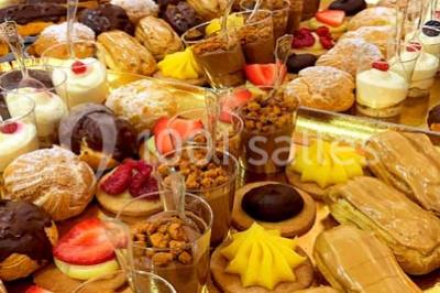 Logo en noir et blanc avec le mot ’Elysée’ en écriture cursive, accompagné de cinq étoiles au-dessus.