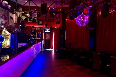 Carte montrant un itinéraire entre Nanterre et Neuilly-sur-Seine avec des routes principales et des points de repère.