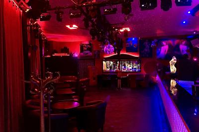 Carte montrant un itinéraire entre Nanterre et Neuilly-sur-Seine avec des routes principales et des points de repère.