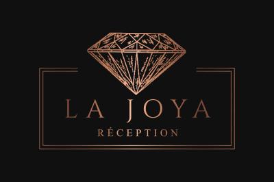 Logo de ’La Joya Réception’ avec un diamant stylisé et des lettres dorées sur fond noir.